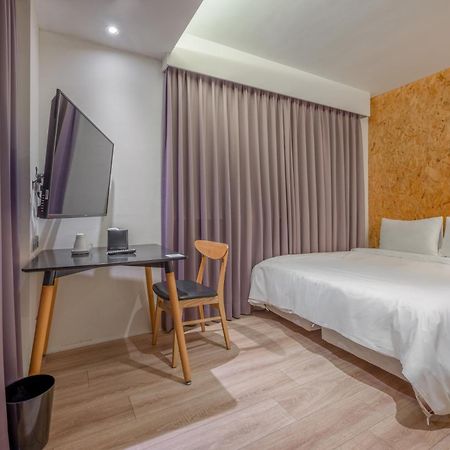 Light Hostel - Тайнань Екстер'єр фото